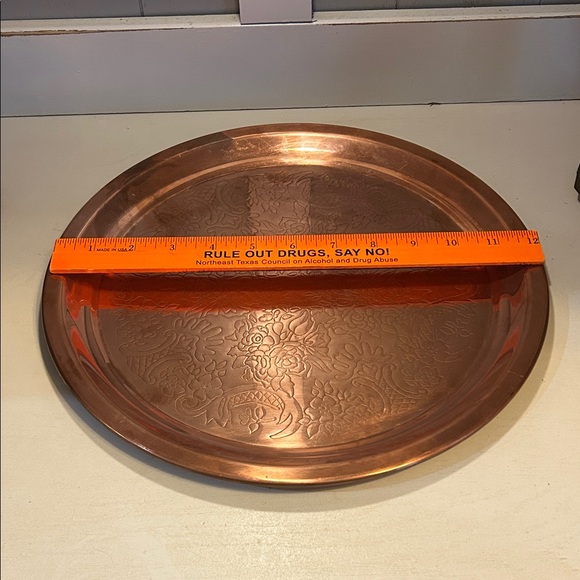 Vgt round etched copper serving tray. - Picture 3 of 5